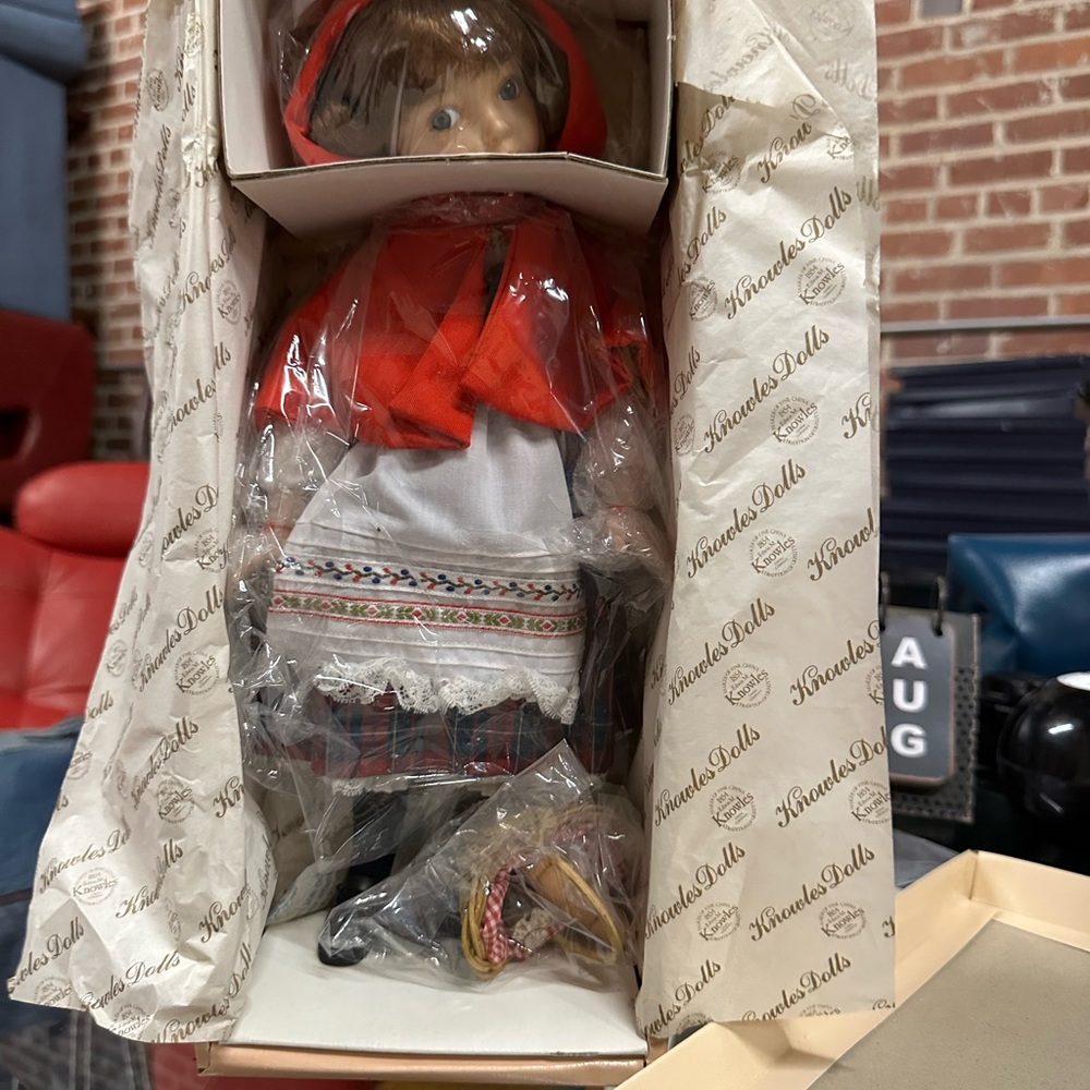 Little Red Riding Hood
Knowles Dolls